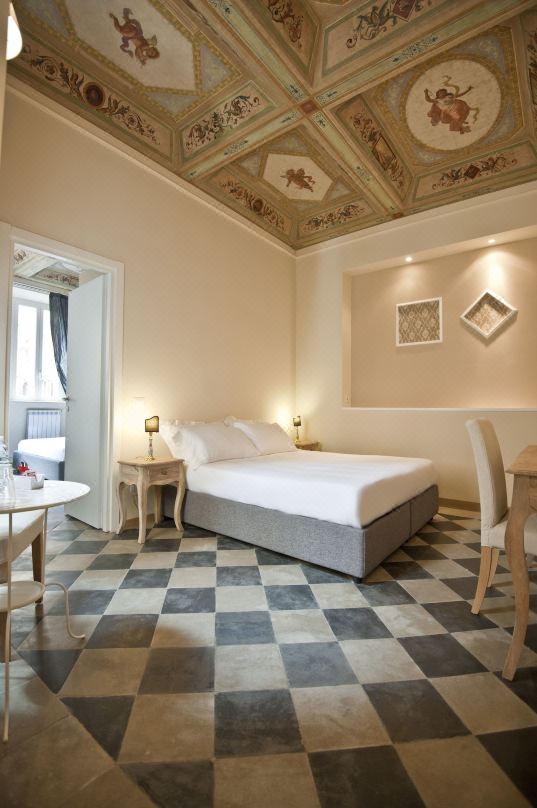 Little Queen Suite