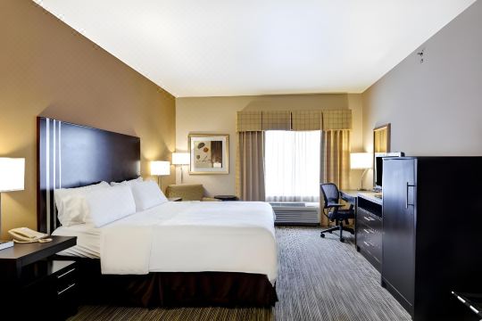 Holiday Inn Express & Suites Milwaukee-New Berlin