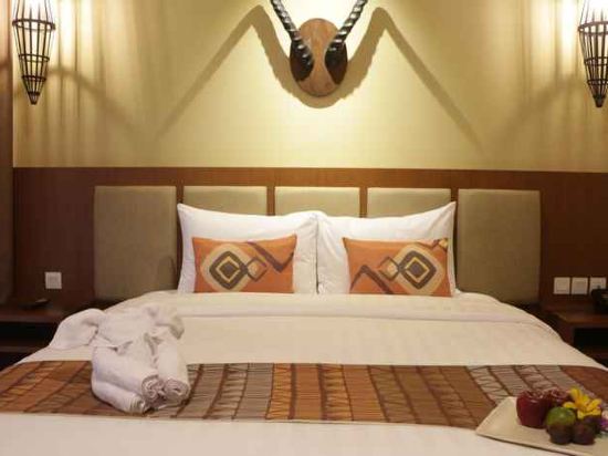 Baobab Safari Resort - Tap to explore photos
