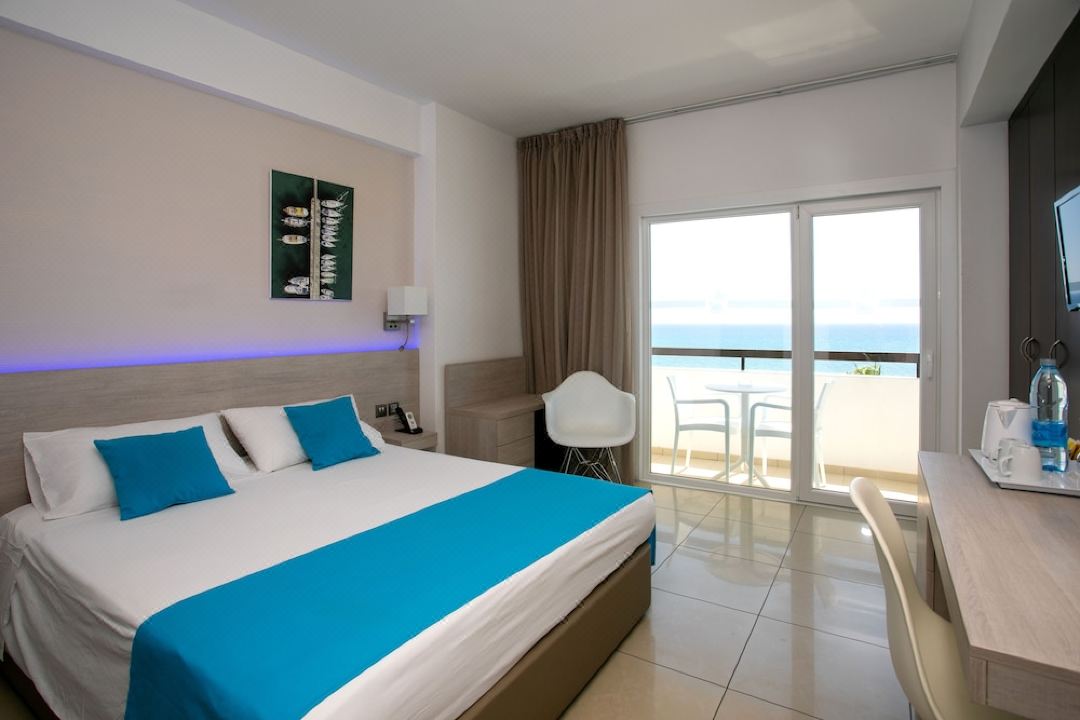 Les Palmiers Beach Boutique Hotel & Luxury Apartments