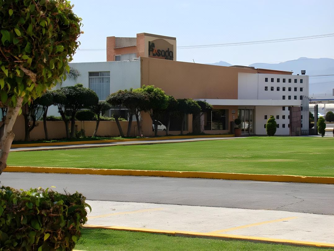 La Posada Hotel y Suites