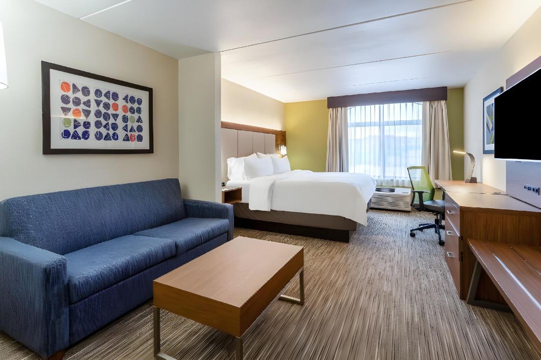 Holiday Inn Express & Suites Cedar Falls - Waterloo