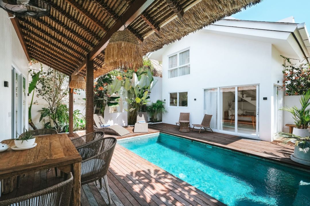2Br Sun&Moon Pool Villa, Walk to Cafés, Near Beach
