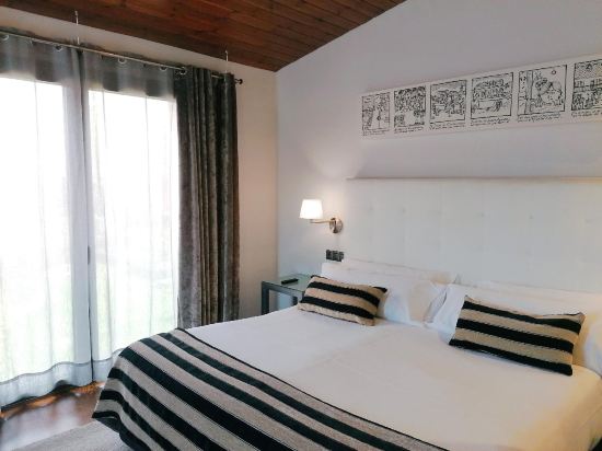 Hotel Villa Paulita - Tap to explore photos