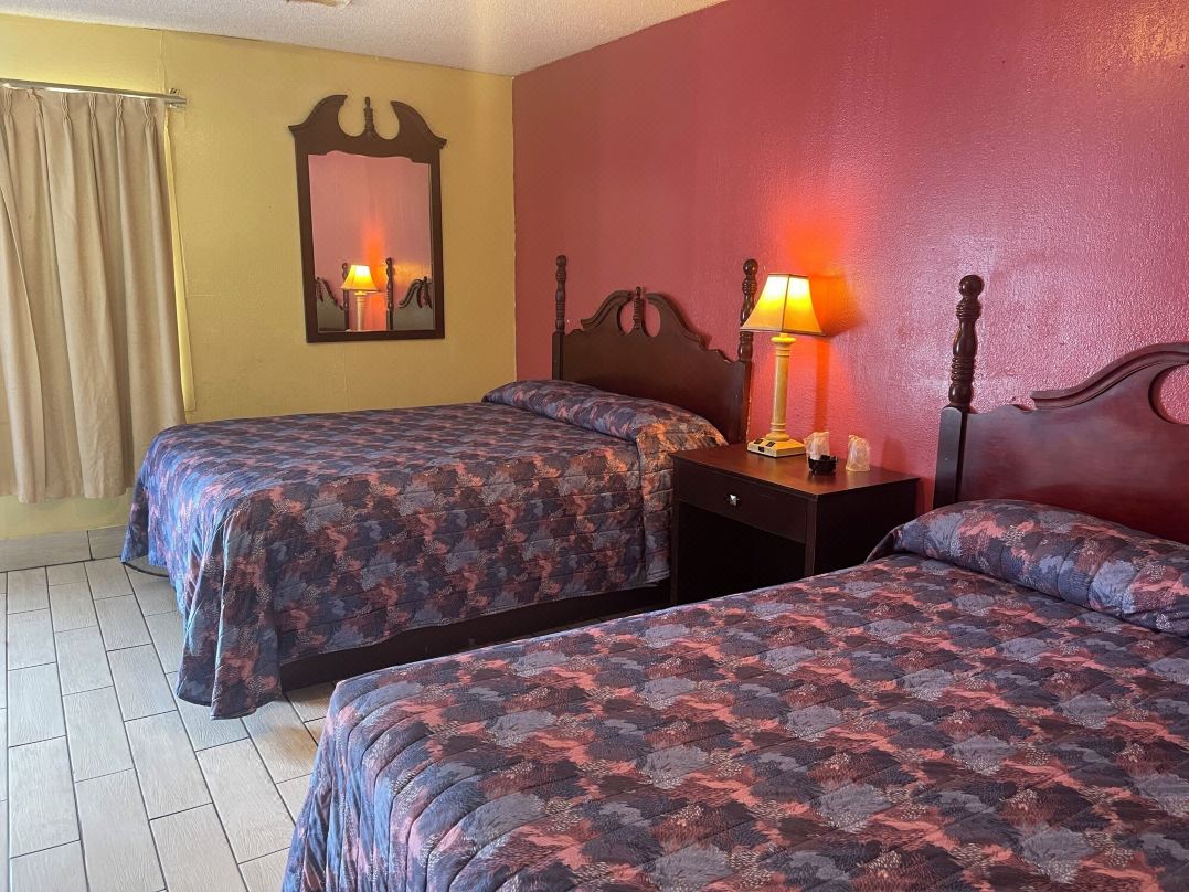 Plaza Motel