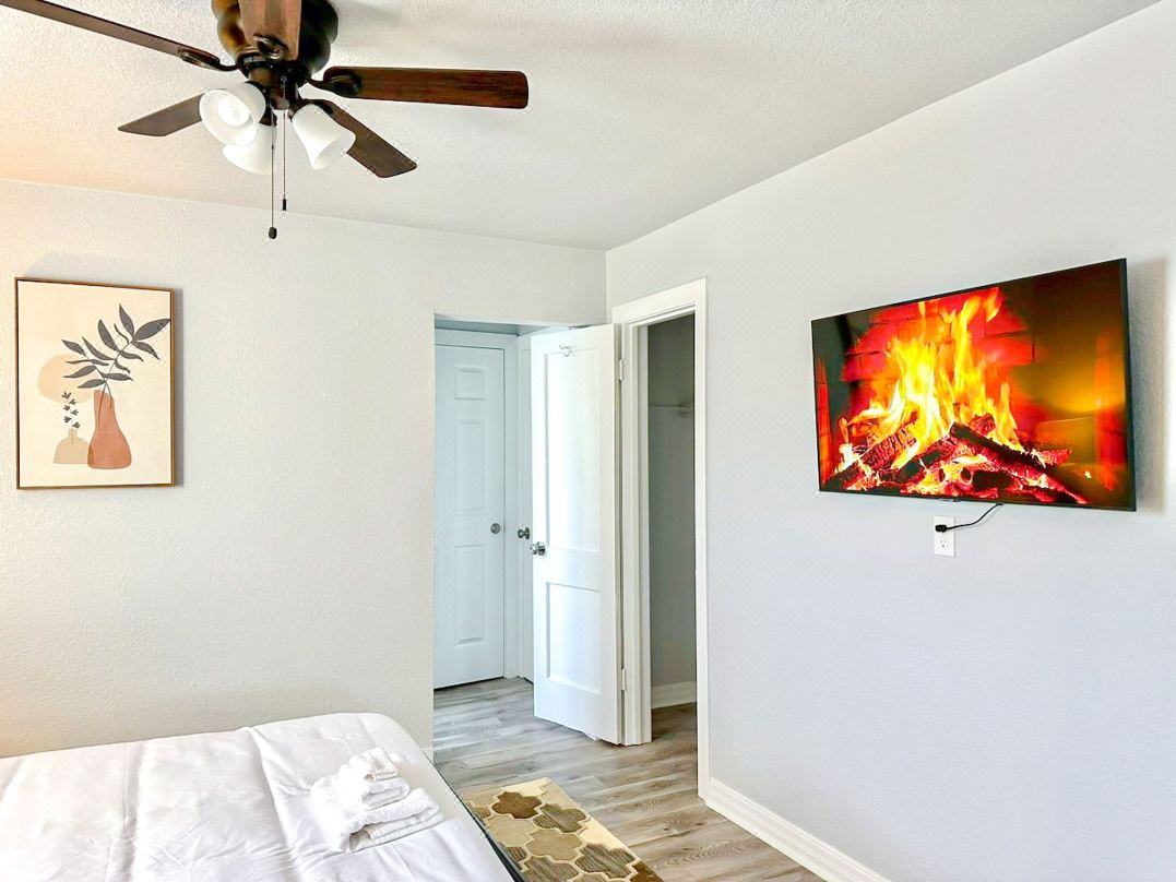 Vintage Gem in Prime Location Cozy 1BR Oasis