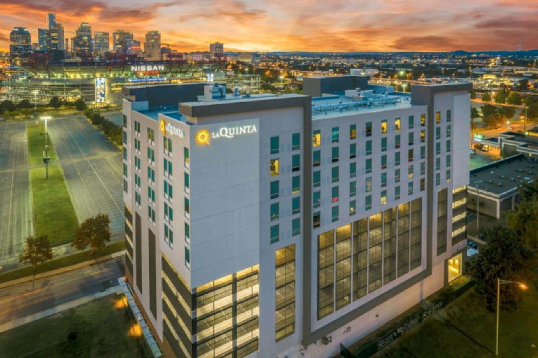 La Quinta Inn & Suites by Wyndham Nashville Downtown/Stadium