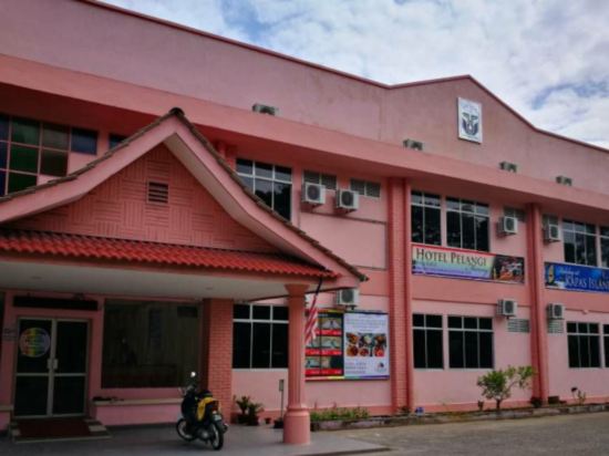 Super OYO 89640 Hotel Pelangi Marang - Tap to explore photos
