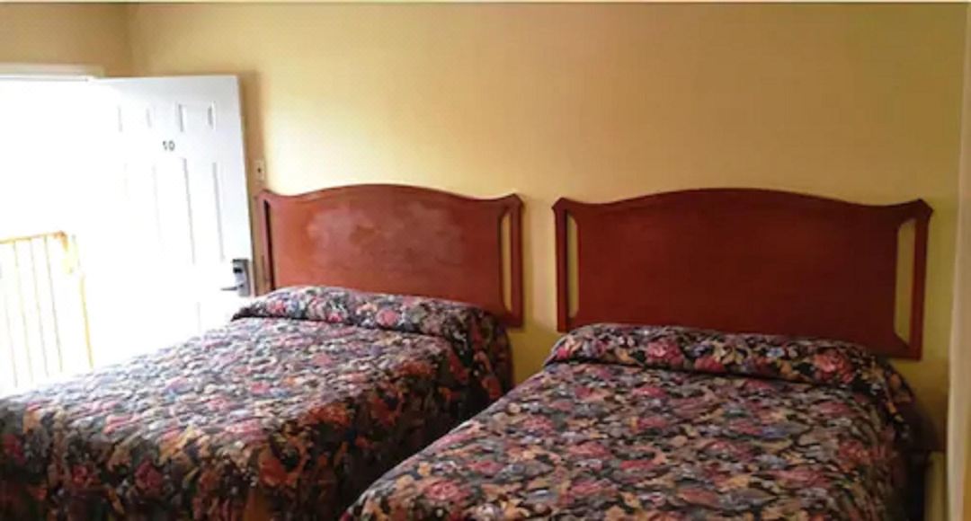 Parkway Motel