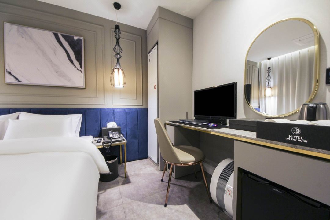 Wonju Hotel on the moon