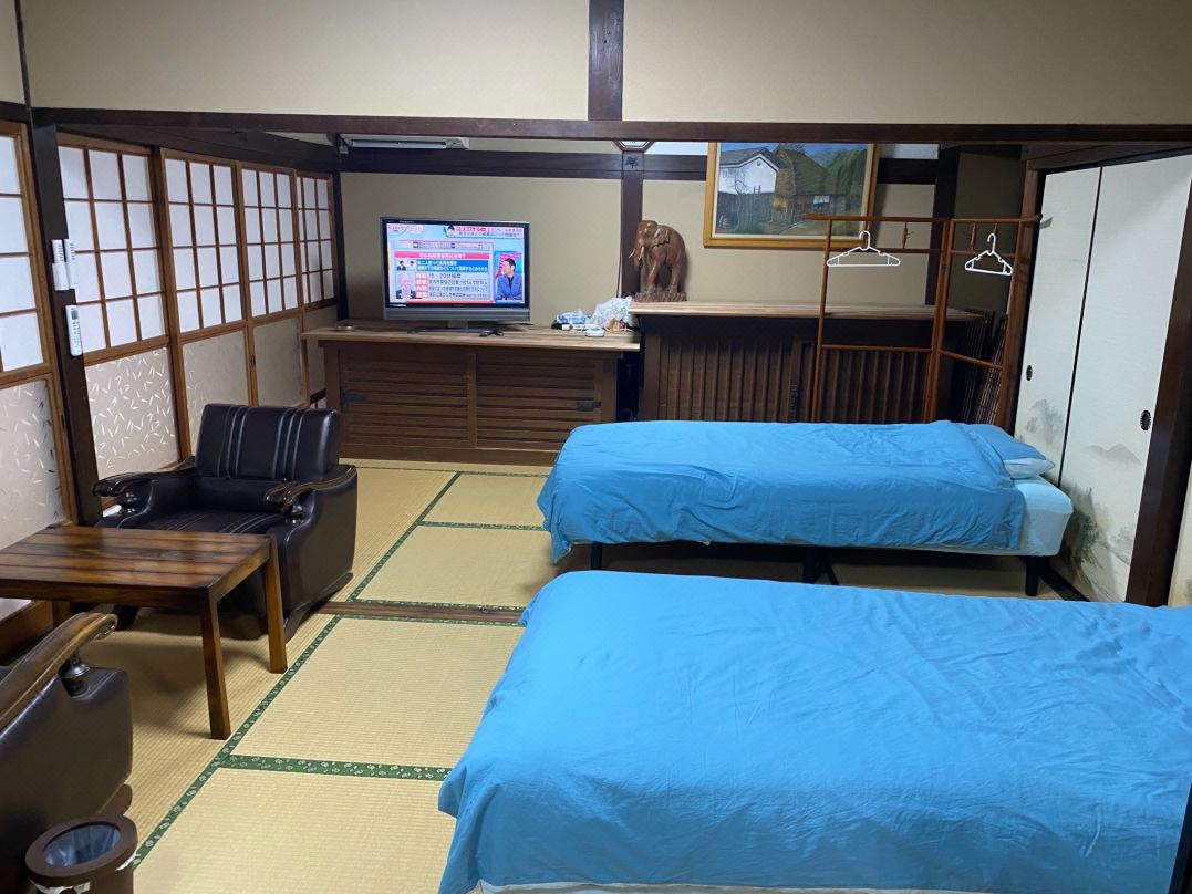 An Inn in an Old Folk House