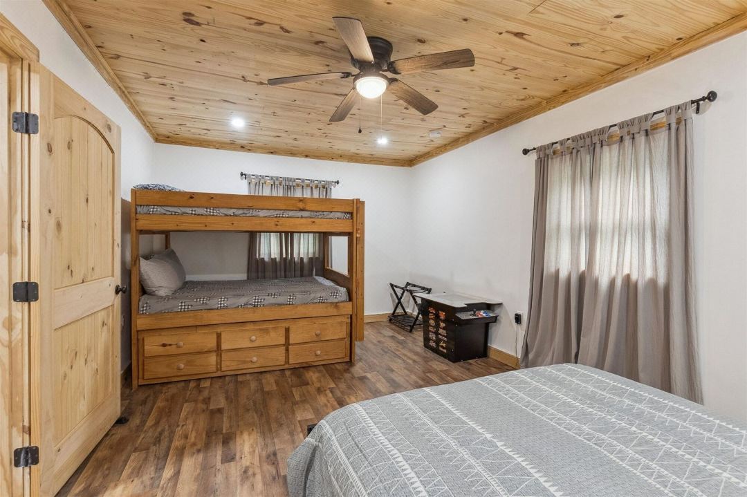 Modern Style Peaceful Tranquility Pet Friendly