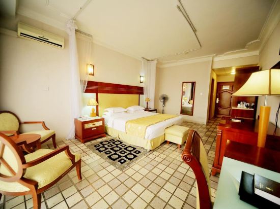 Hotel Africana - Tap to explore photos
