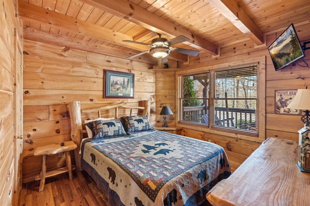 Big Bear Lodge 4 Bedroom Cabin by RedAwning