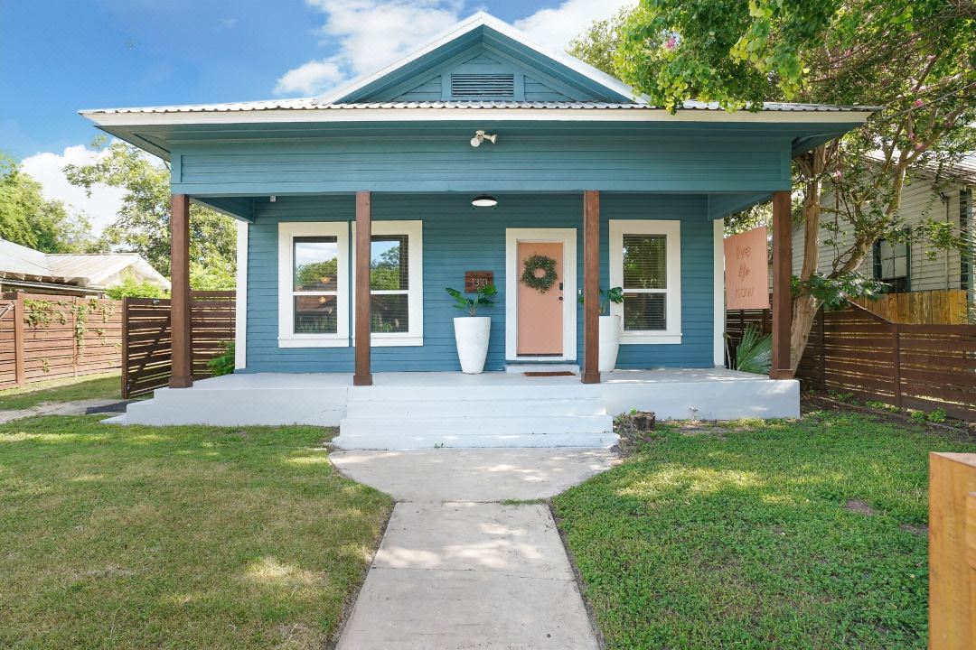 Amazing Fully Fenced Home Only 5 Mins from Downtown