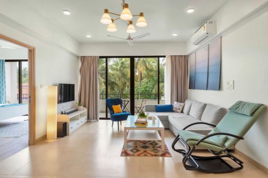 Spacious 3-Br Apartment with Pool in Candolim