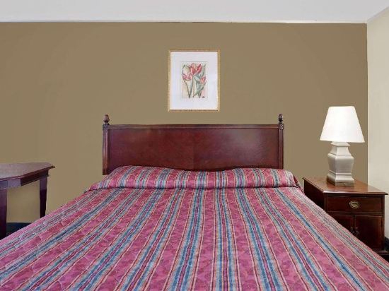 Knights Inn Bridgeport Frankenmuth - Tap to explore photos