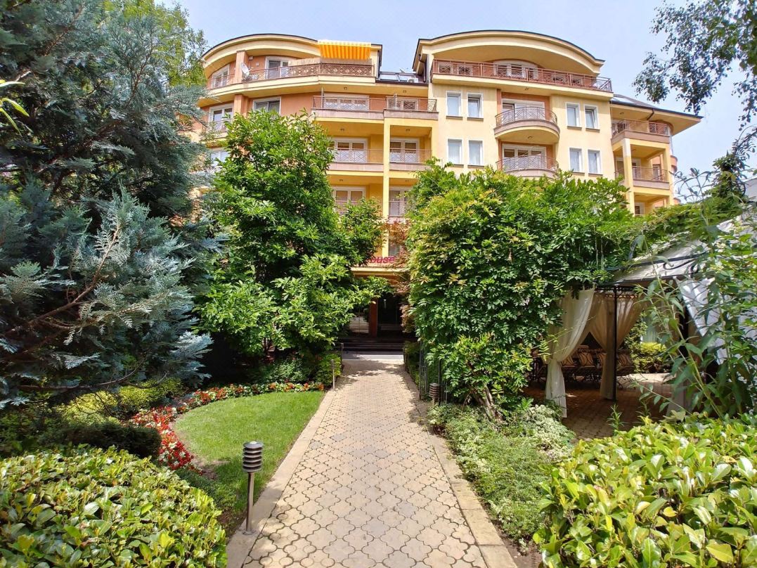 Aparthouse Borovo Near Bulgaria Mall, Free Street Parking