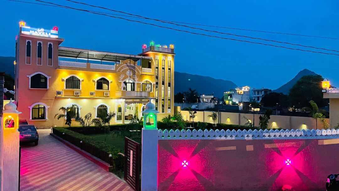 L S Haveli - A Heritage Lake View Haveli