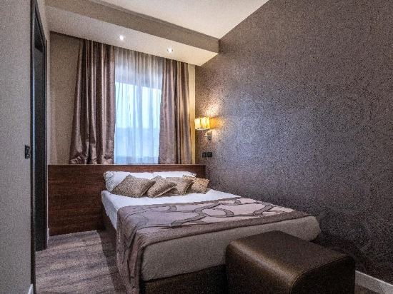 Smart Hotel Holiday - Tap to explore photos