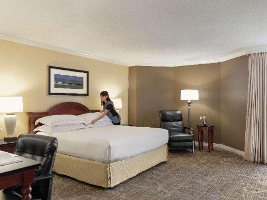 Hilton DFW Lakes Executive Conference Center - Tap to explore photos