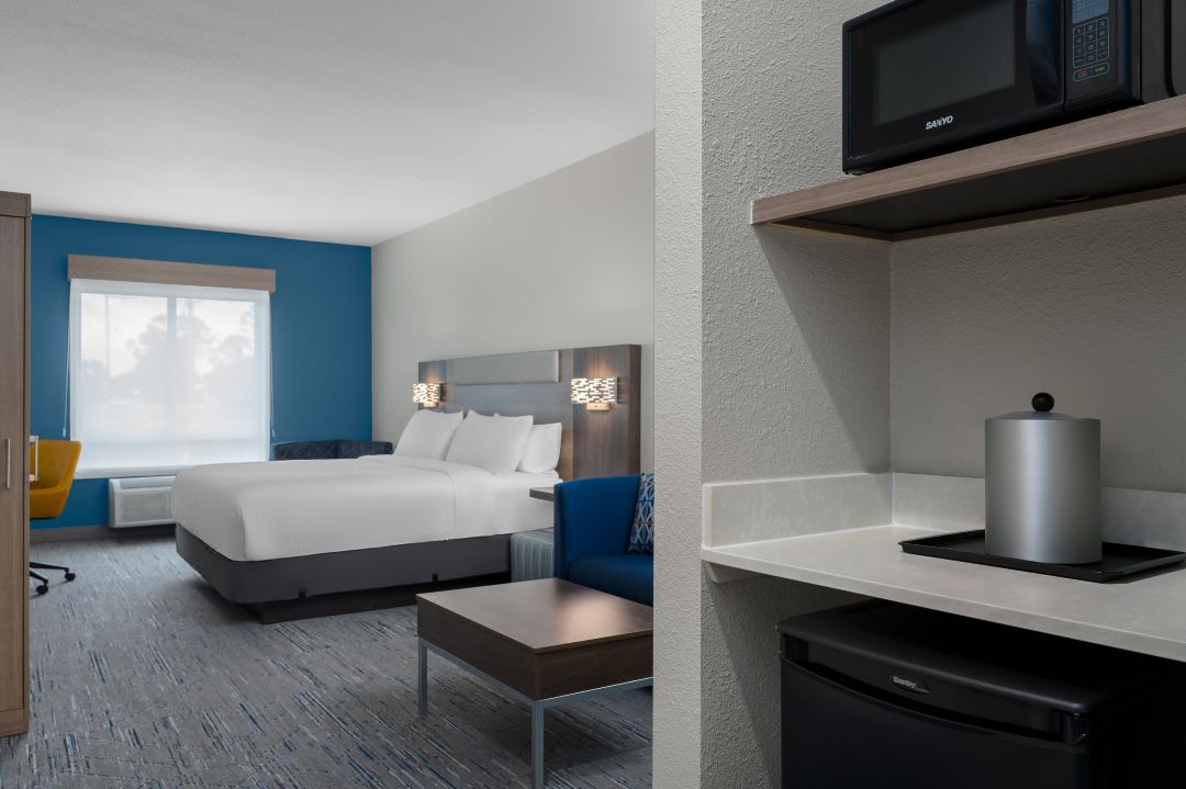 Holiday Inn Express & Suites Alexandria