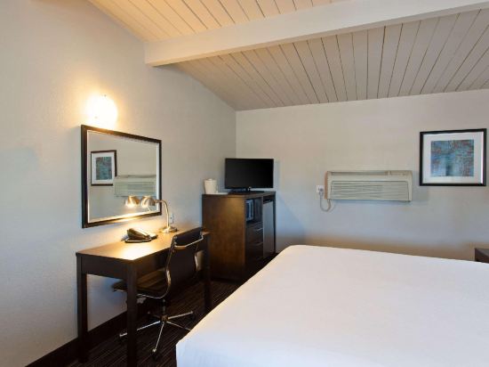 Days Inn by Wyndham Chowchilla Gateway to Yosemite - Tap to explore photos