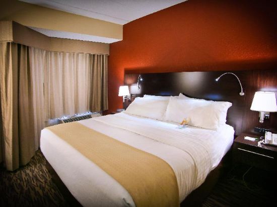 Holiday Inn & Suites Downtown La Crosse, an IHG hotel - Tap to explore photos