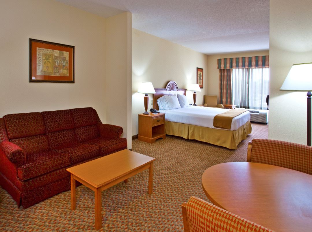 Holiday Inn Express & Suites Spring Hill