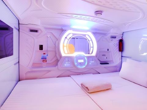 Tab Capsule Hotel - Kayoon Surabaya