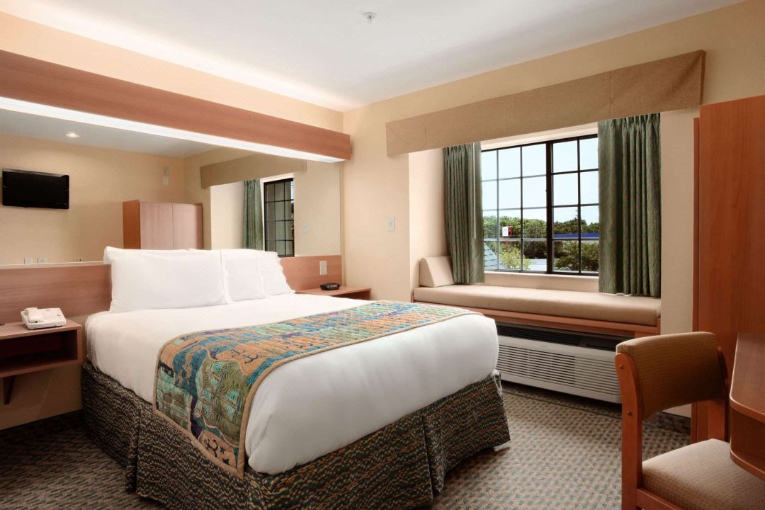 Microtel Inn & Suites by Wyndham Panama City
