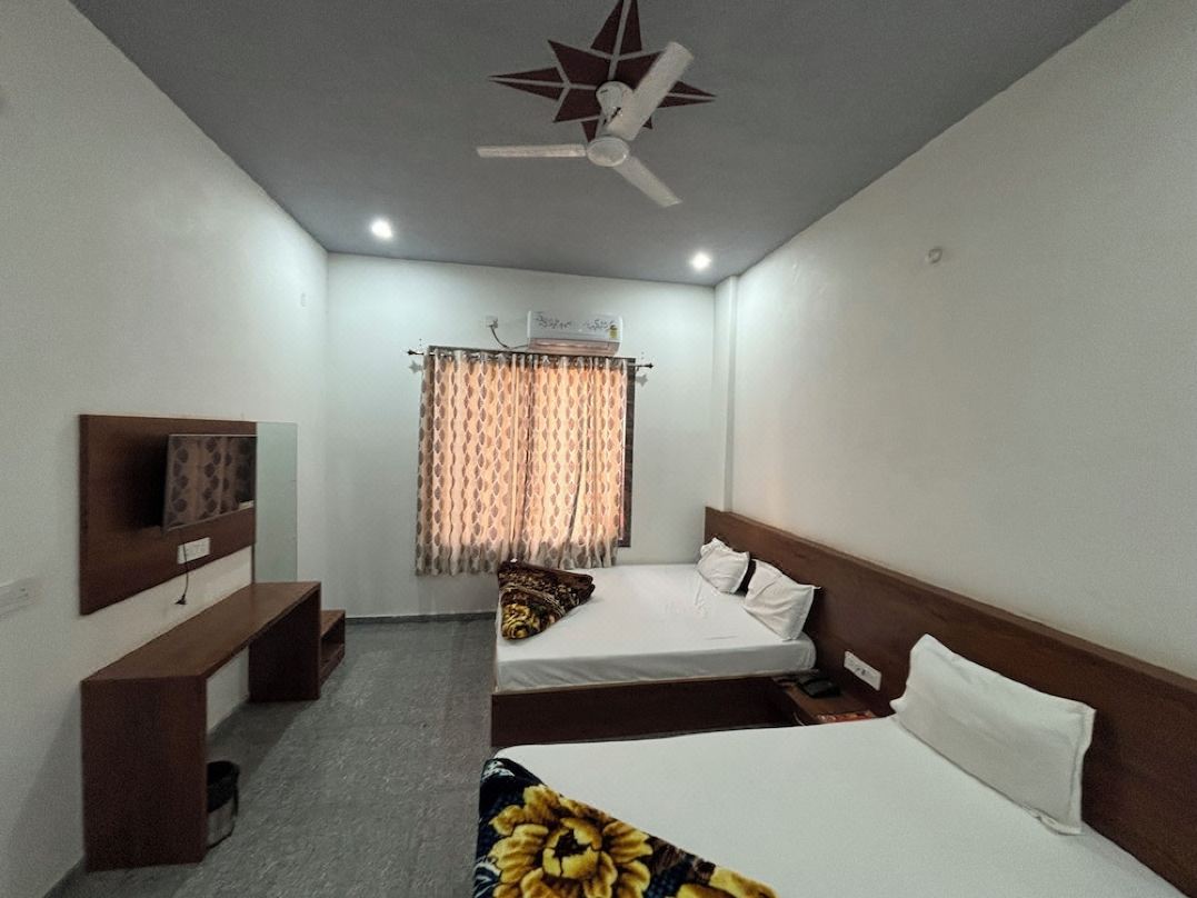 Hotel Ishwar Palace