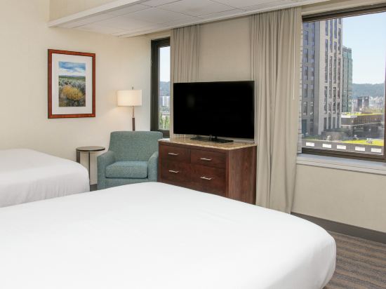 DoubleTree by Hilton Hotel Portland - Tap to explore photos