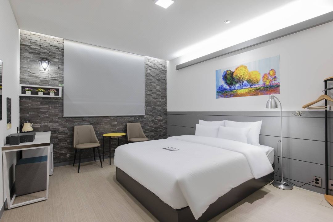 Hi& Hotel