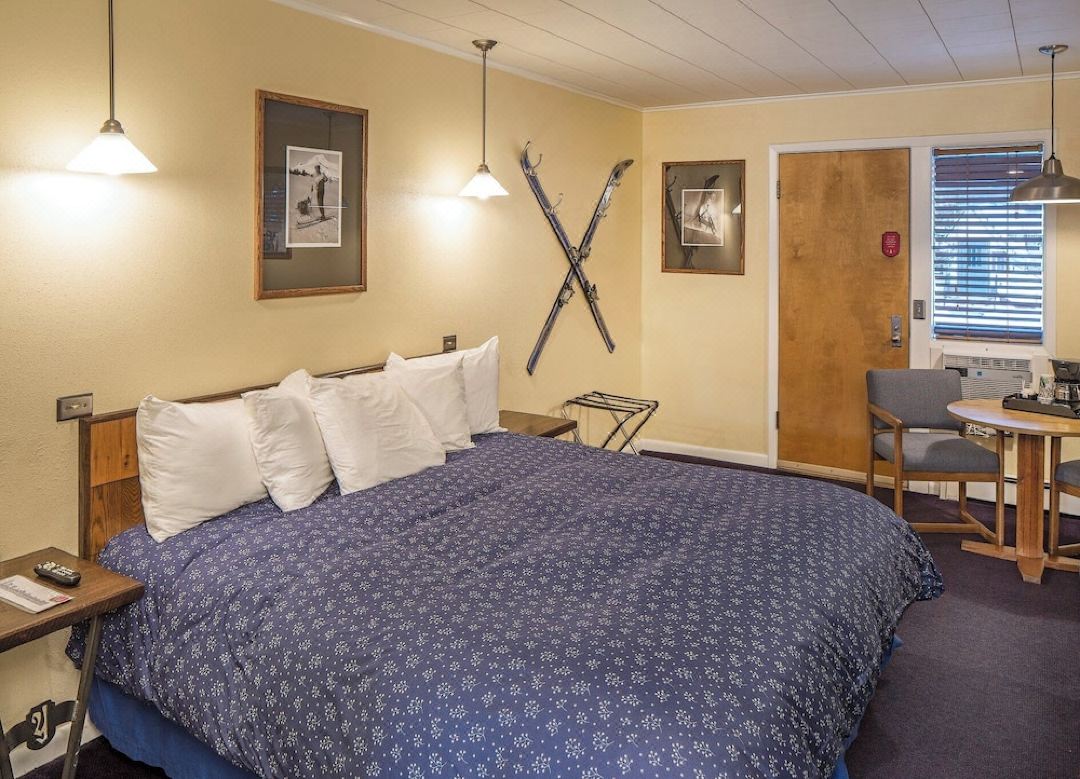 Yodeler Motel