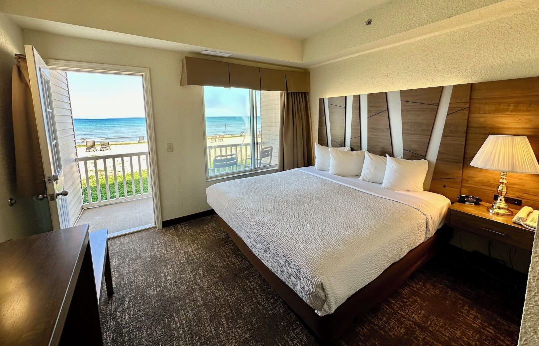 Mackinaw Beach and Bay Inn & Suites
