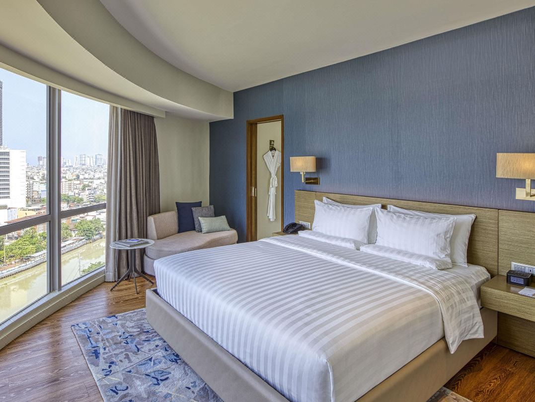 Novotel Suites Manila at Acqua