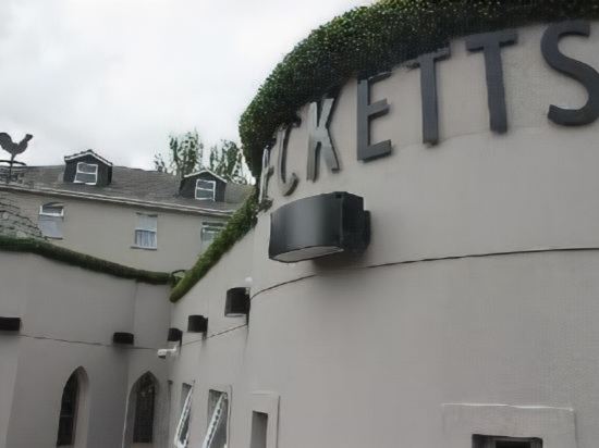 The Enniskillen Hotel and Motel - Tap to explore photos