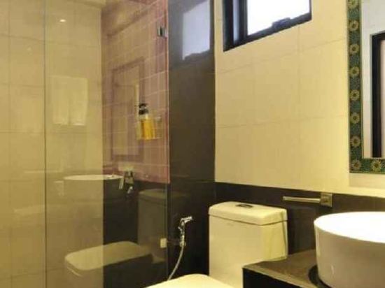 @24 Boutique Hotel - Tap to explore photos