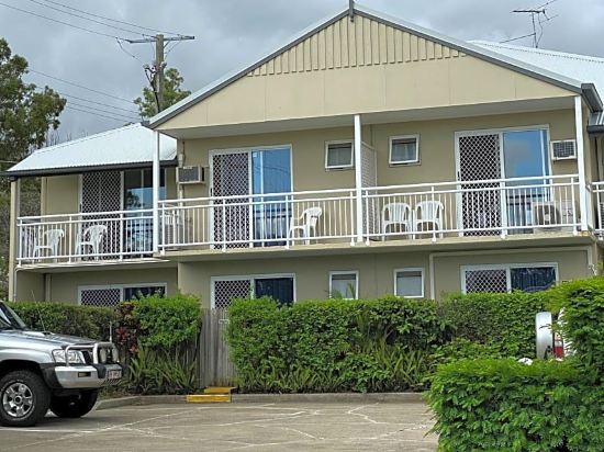 Chermside Court Motel - Tap to explore photos