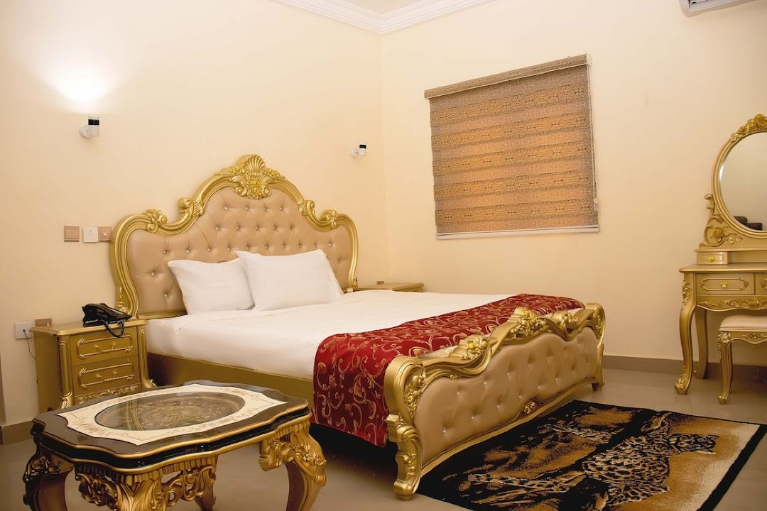 Parris Royal Hotel