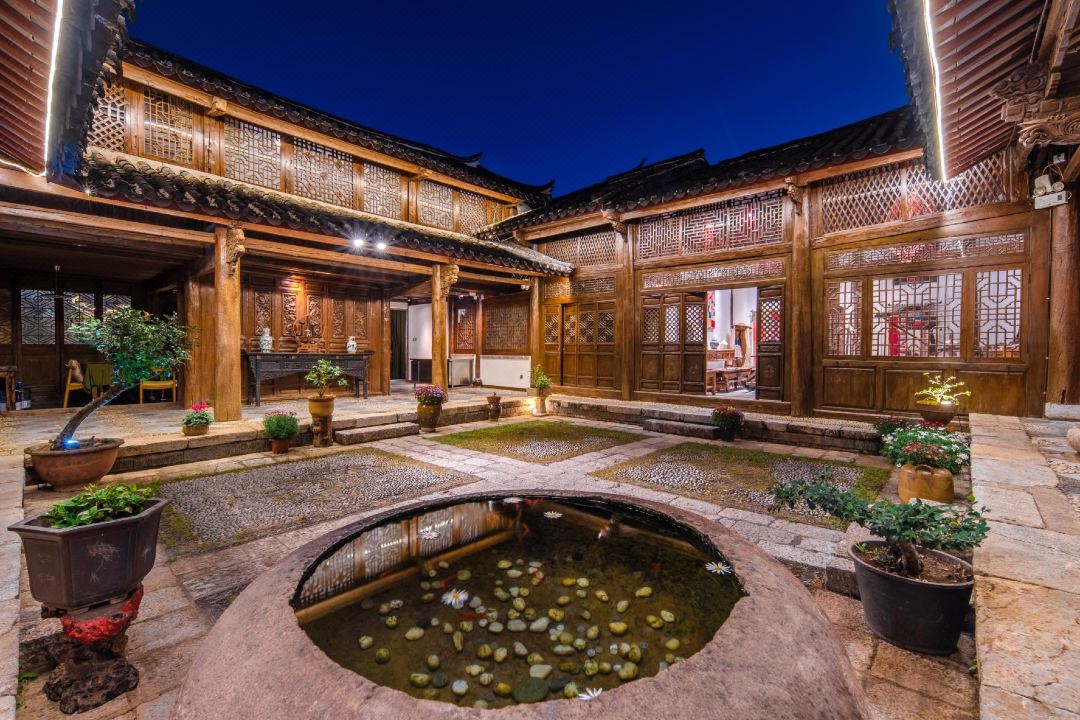 Blossom Hill Old Town of Lijiang Zhiyi