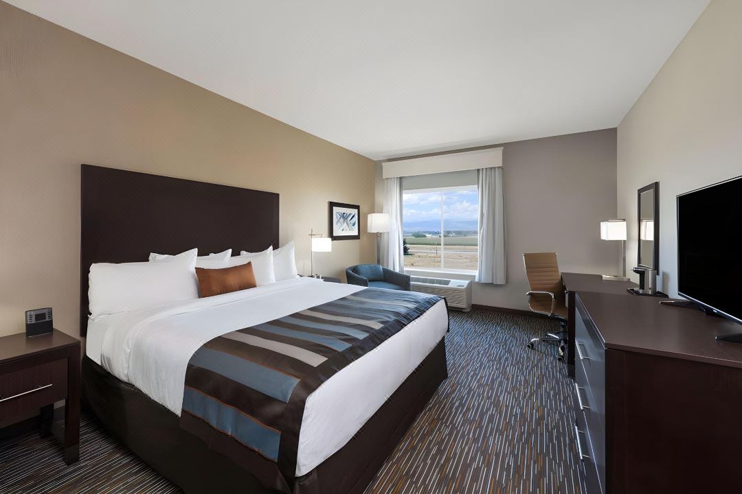 La Quinta Inn & Suites by Wyndham-Red Oak TX IH-35E