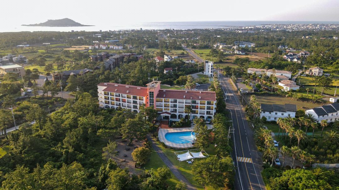Whinstone Hotel & Resort