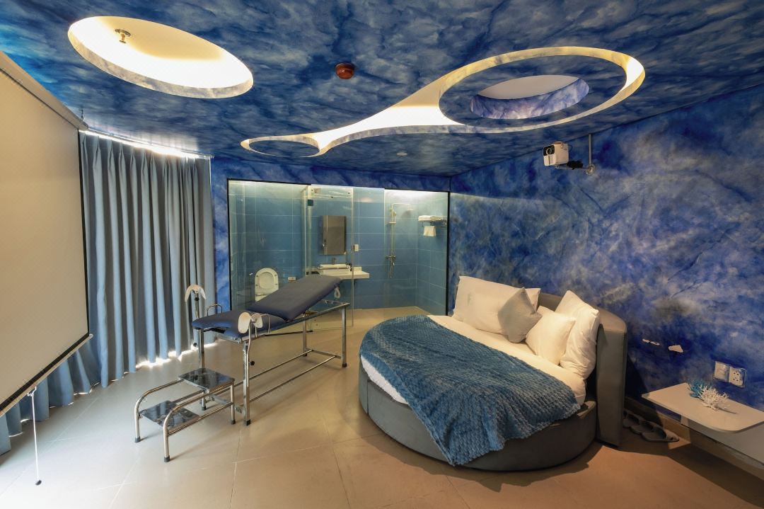 Love In The Atlantis Hotel