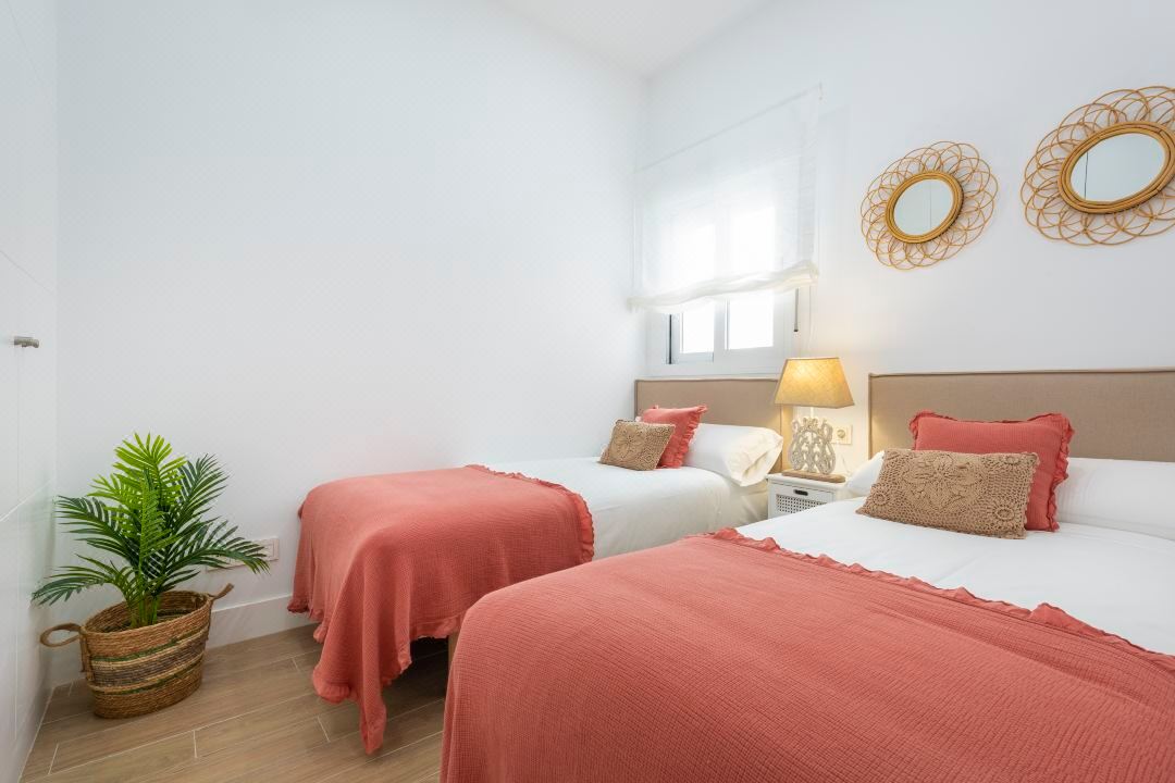 Lovely 3-bedroom apartment near Alameda. Juan Rabadan I