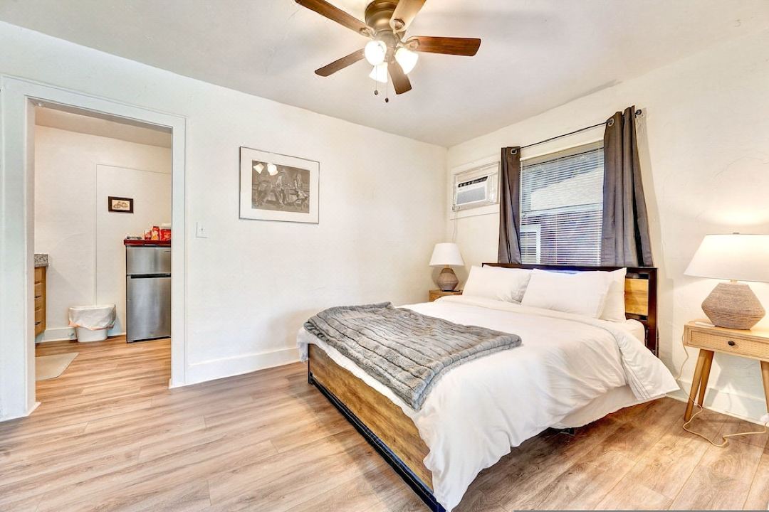 Stunning House In Convenient Location N Downtown