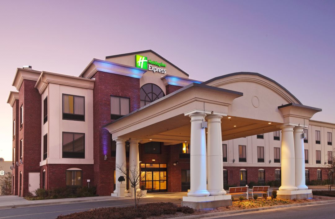 Holiday Inn Express & Suites Pine Bluff by IHG
