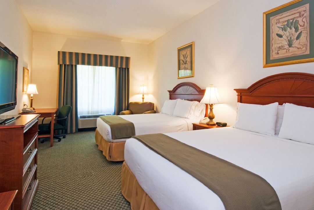 Holiday Inn Express & Suites Emporia