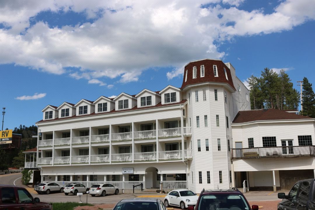 Roosevelt Inn Mount Rushmore